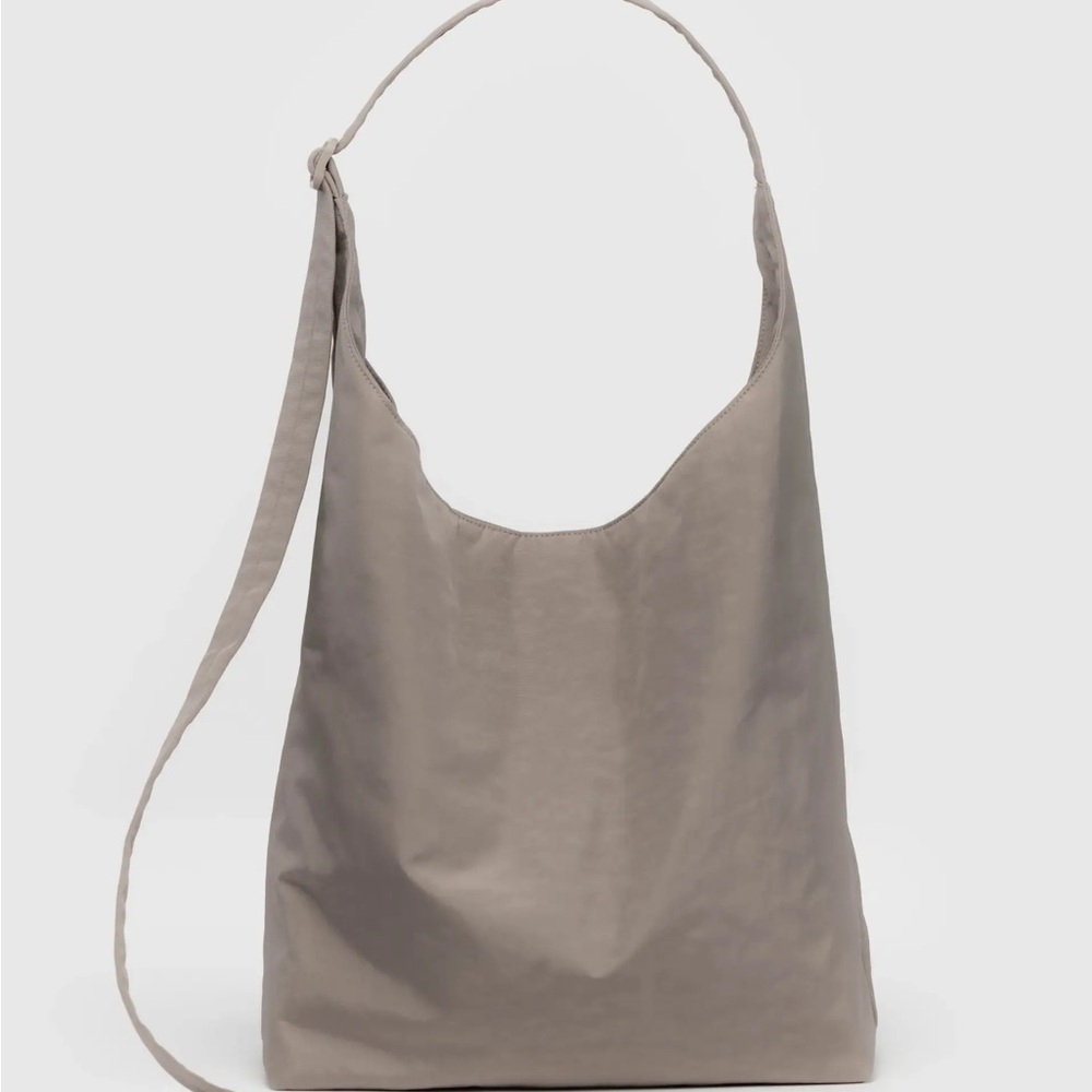 NWOT Baggu Large Nylon Sling in Dove Taupe Purse Shoulder Bag